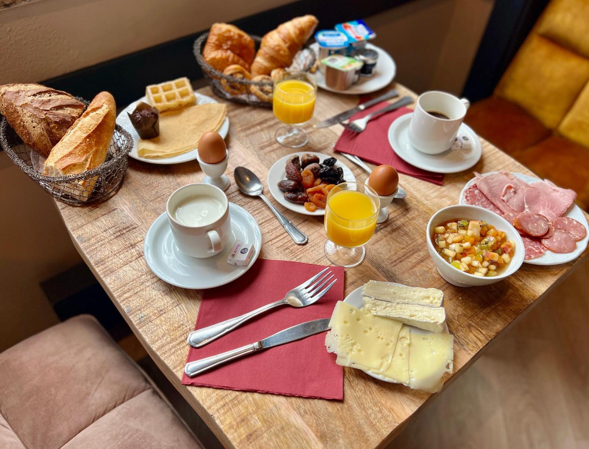 Logis Hotel, Chalets Et Restaurant Les Chatelmines لابْريسْ المظهر الخارجي الصورة