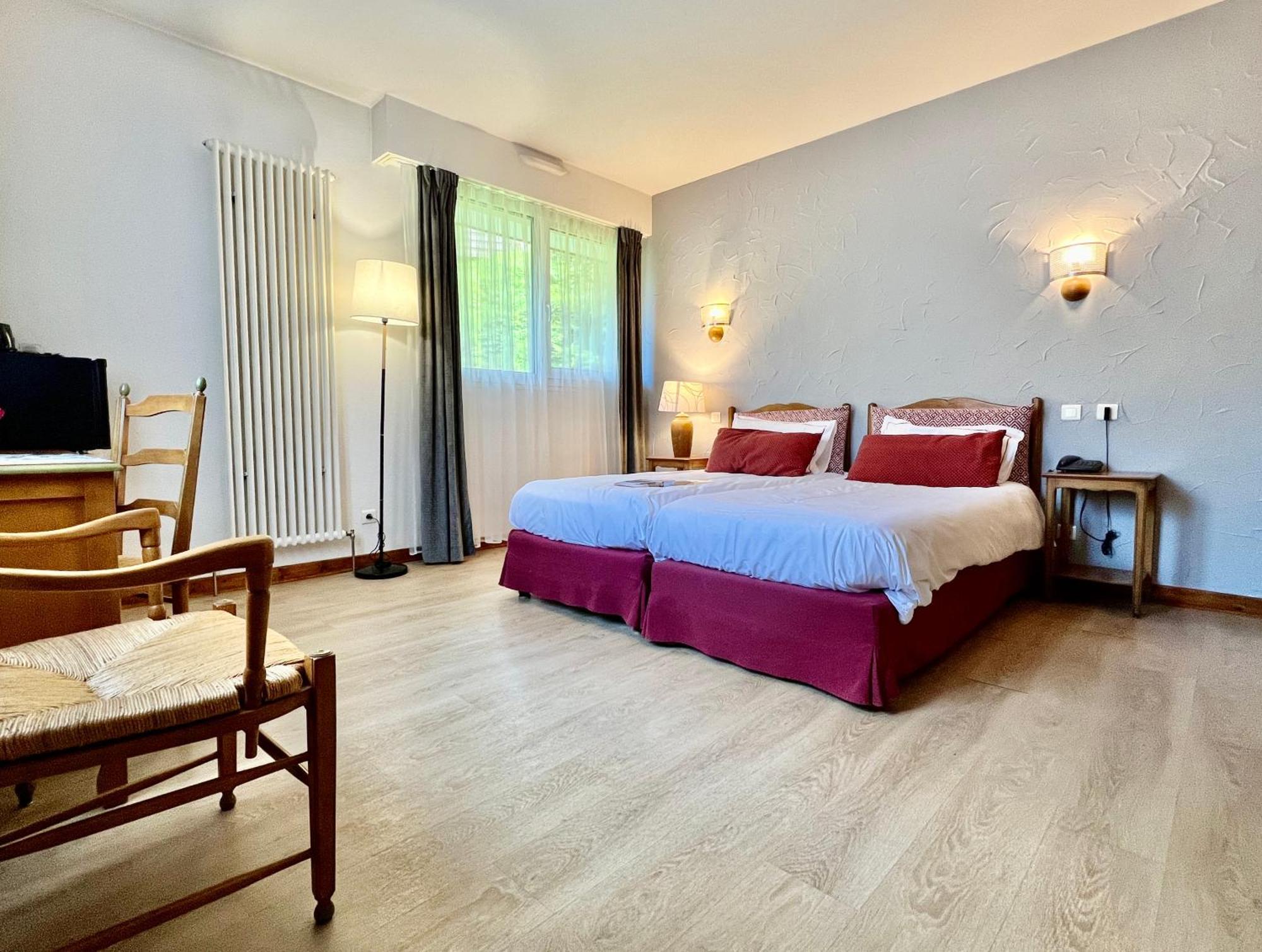 Logis Hotel, Chalets Et Restaurant Les Chatelmines لابْريسْ المظهر الخارجي الصورة