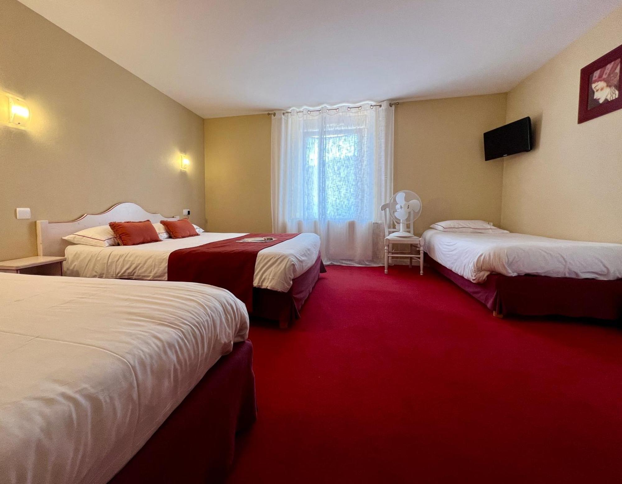 Logis Hotel, Chalets Et Restaurant Les Chatelmines لابْريسْ الغرفة الصورة