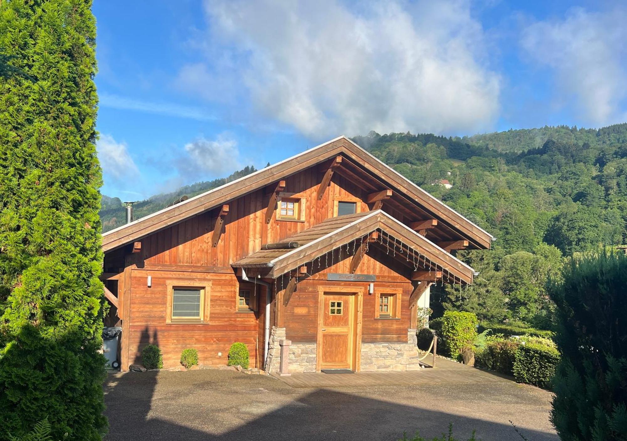 Logis Hotel, Chalets Et Restaurant Les Chatelmines لابْريسْ المظهر الخارجي الصورة